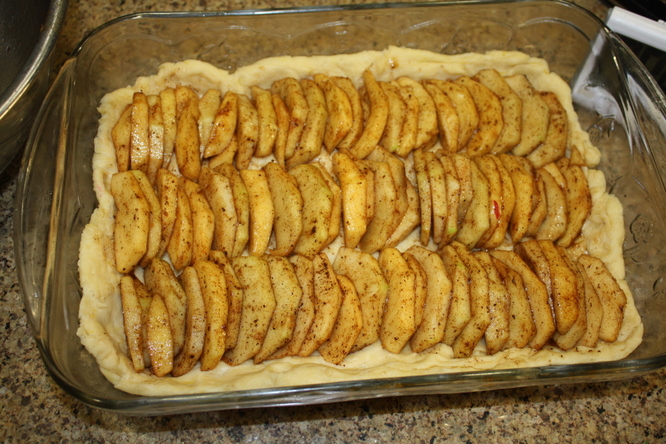 Arrange apples on dough