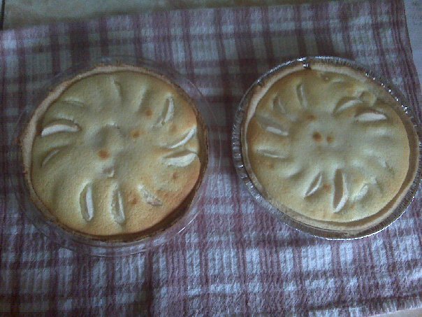 finished-apple-meringue-pie