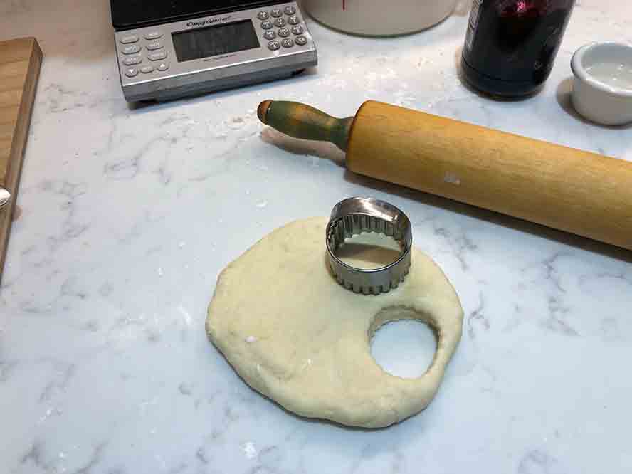 Cutting out a thicker Berliner