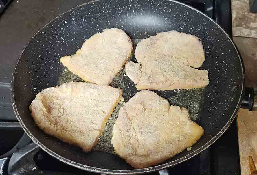 Heat oil in the pan and put the Schnitzels in. 