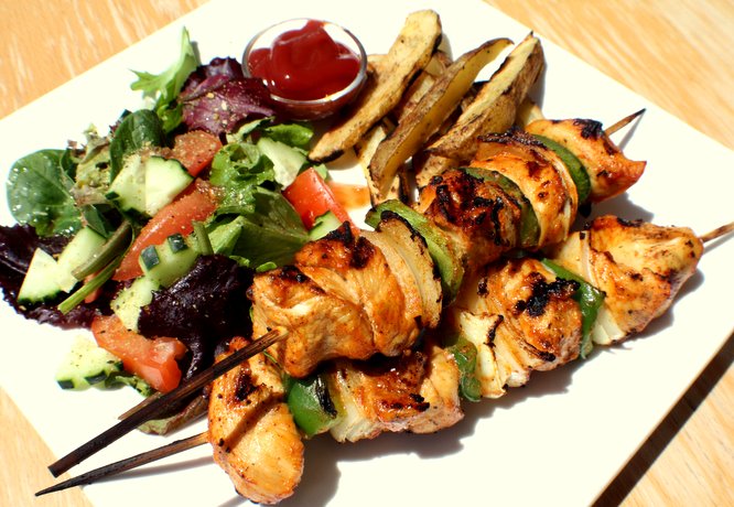 schaschlik-chicken-display Chicken Schaschlik skewered on a plate with salad.