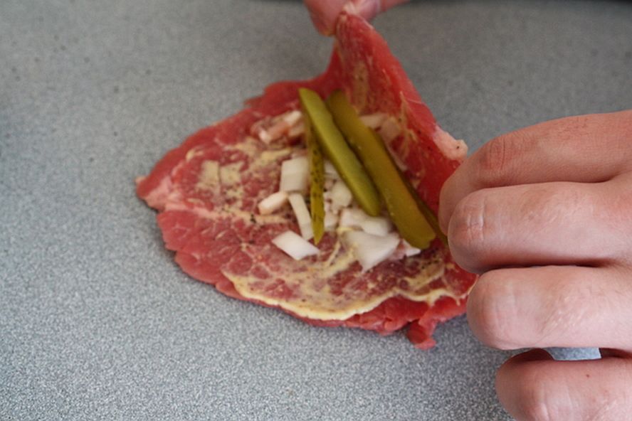 german-rouladen-rolling-beef.jpg
