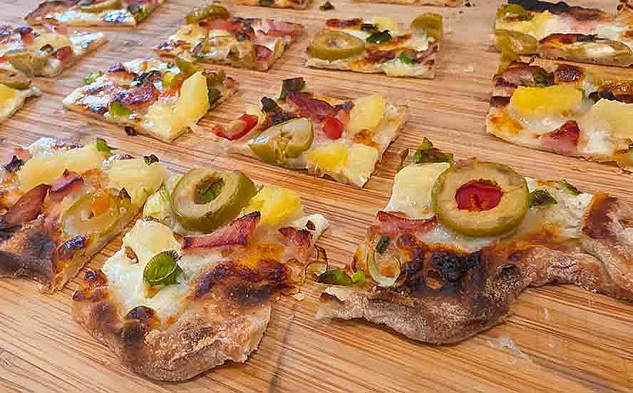 flammenkuchen-aug-26-can-bac Flammenkuchen cut are ready to serve 2